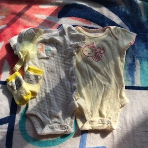 Too baby outfits with hair bow and socks